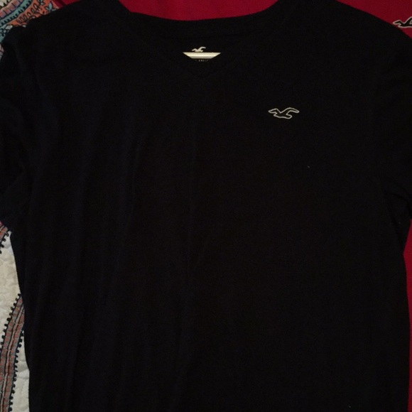 🔴⚫️⚪️Red, Black, and White Hollister Tees - Picture 3 of 4